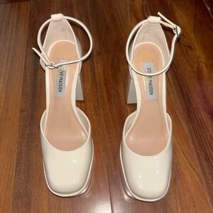 Steve Madden Ágata Cream Platform Pumps